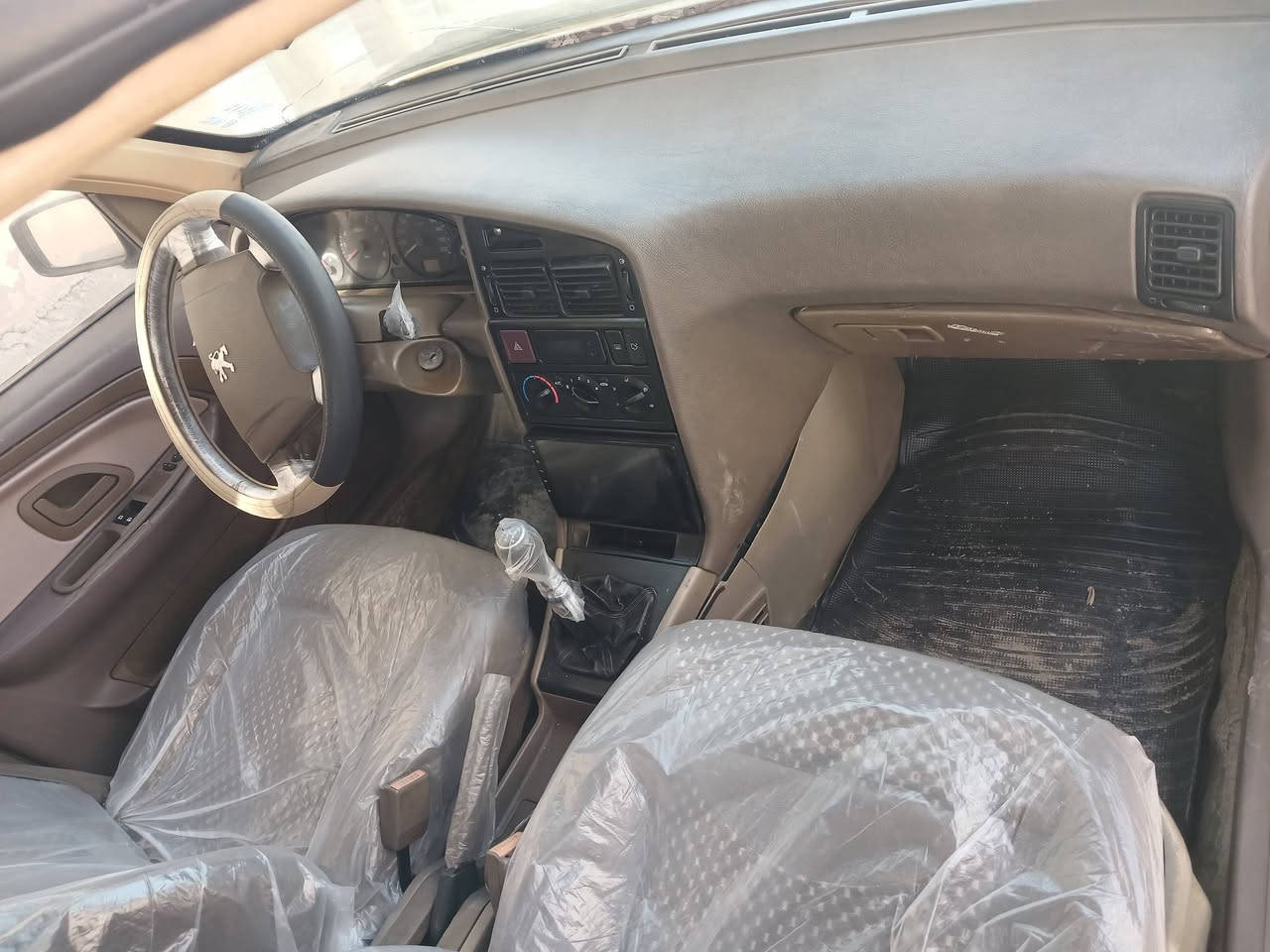 السلام عليكم سياره للبيع موديل 15 المكان بغداد حي العامل رقم التليفون***********ر45
