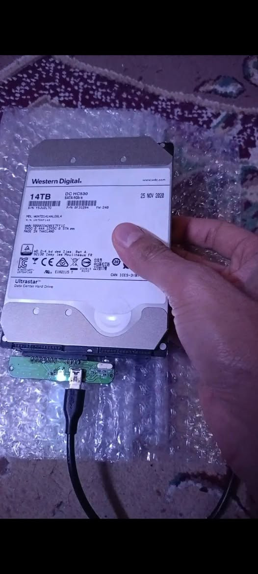 السلام عليكم هارد  wd 14tb ultra star  الهارد فحصته يشتغل بس ميعرض ملفات الي يفيده فحمممم خلي سعرك بالتعليق اعلى سعر ابيع *********** توصيل موجود
