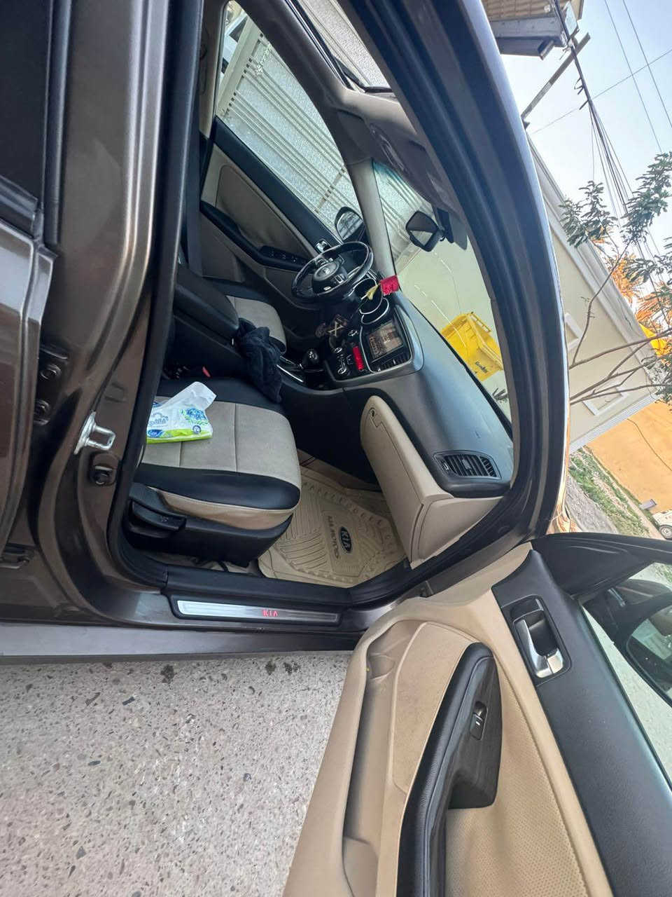 كيا اوبتيما موديل 2015  خليجي محرك 2400 دوش.  فول السياه بصمه. مري شفط. جاهزه بدون نقص.   بيها صبغ جملغ وباب. اثر شخص دراجه. بدون فتح بدون اي دواخل   بغداد مكاني بغداد.  للاستفسار *********** بغداد, العراق
