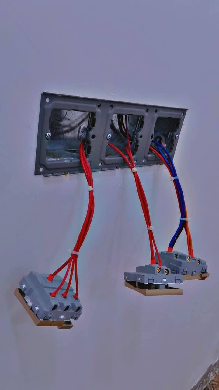 التاجي 24 ابو عظام
________#نعمل_بأحدث_الطرق💪________

‎#دقة🔍 #التزام⏰ #تنفيذ🔨#سرعه
  #بيوت 🏨 #بنايات🏬 #محال_تجارية 🏪
⚡️( الأعمال الكهربائية و المنظومات ) ⚡️
#منظومة أنترنيت📡
#منظومة ستلايت 📺
#منظومة كاميرات📸
#منظومة اتصالات☎️
#منظومة حريق 🔥
##سبالت  ويوجد نظام اقصاد للي ماعنده حسب الأتفاق
علمآ اني خريج معهد التكنلوجي وموظوف كهربائي في وزارة الداخلية متواجد بين اسبوع واسبوع تحياتي 
الكهربائي ليث الحسناوي هاتف ***********
*********** اسيا ***********
