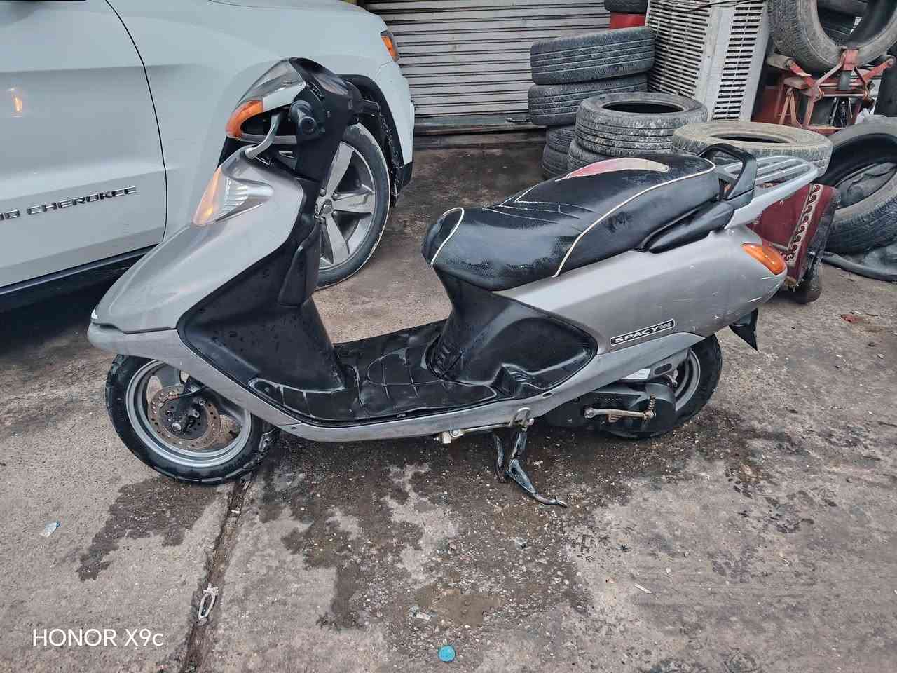 السلام عليكم دراجه سبيسي يابني درجه خير من الله وناعمه ما تنسمع مجفت رايمر بس والباقي كله اصلي كفرات اصليه دراجه جاهزه السعر 650 وبه مجال قليل  ***********
