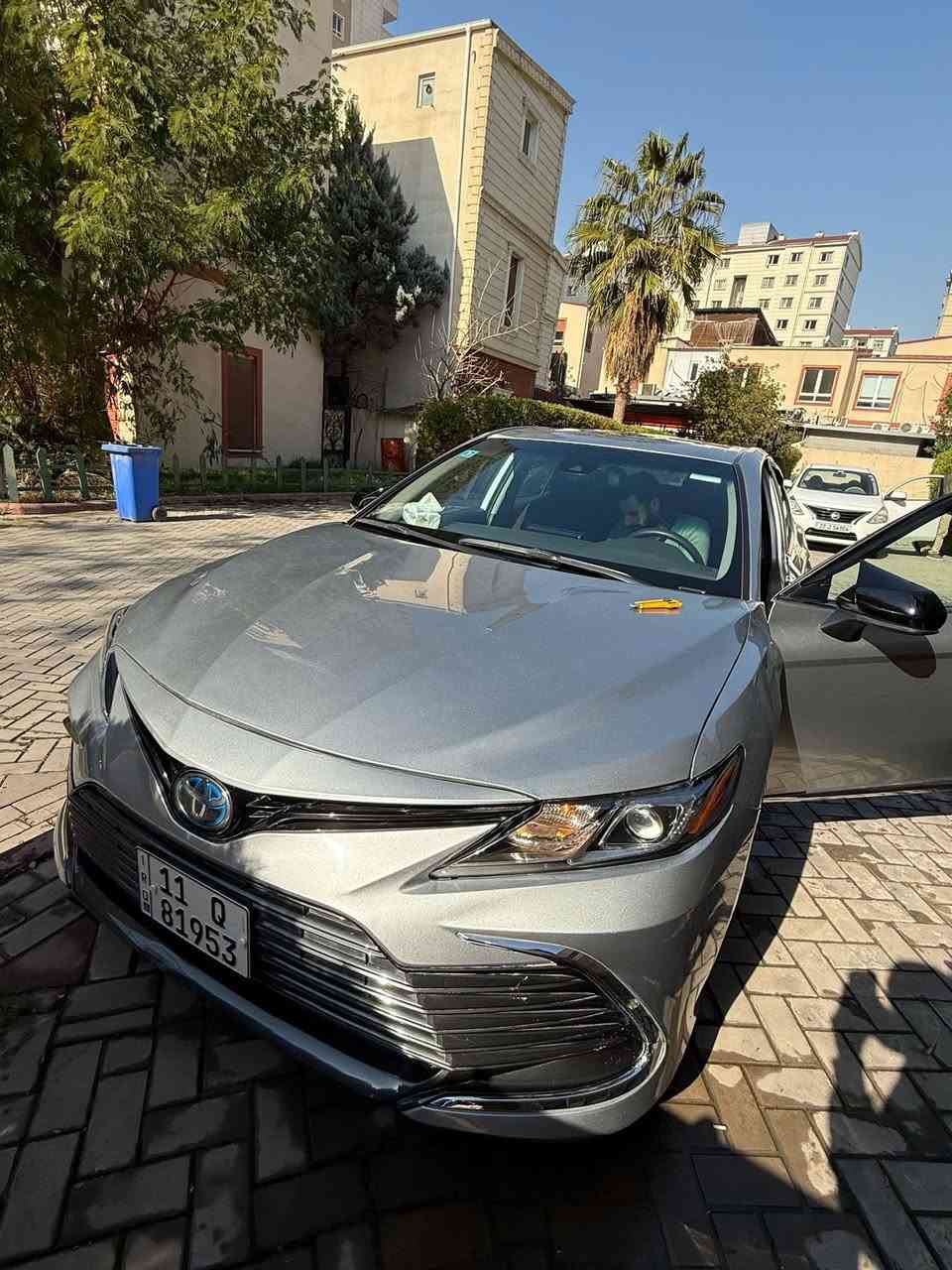 كامري 2022 LE هايبرد وارد امريكي
اقساط او نقد ممكن البيع
ماشية 45 الف كم 
المواصفات
بصمة 
تشغيل عن بعد
انظمة قيادة
سبورت 
نورمال
ايكو
هاند بريك كهربائي 
كشن سايق كهربائي 
***********
السيارة 4 قطع صبغ
السونار موجود كامل للسيارة
مكان السيارة الرمادي او اربيل 
رقمها بغداد
