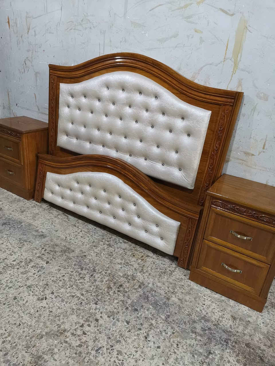 صاج داخل وخارج الظهر جرجوبه ٥ وملحق داخلي استعمال قليل الغرفه شغل توصا ثقيله جدآ اخت الجديده نقص زاويا ملابس فقط للحجز والاستفسار علئ الرقم او واتساب *********** بغداد السيديه حي الاعلام شارع قطر الندئ
