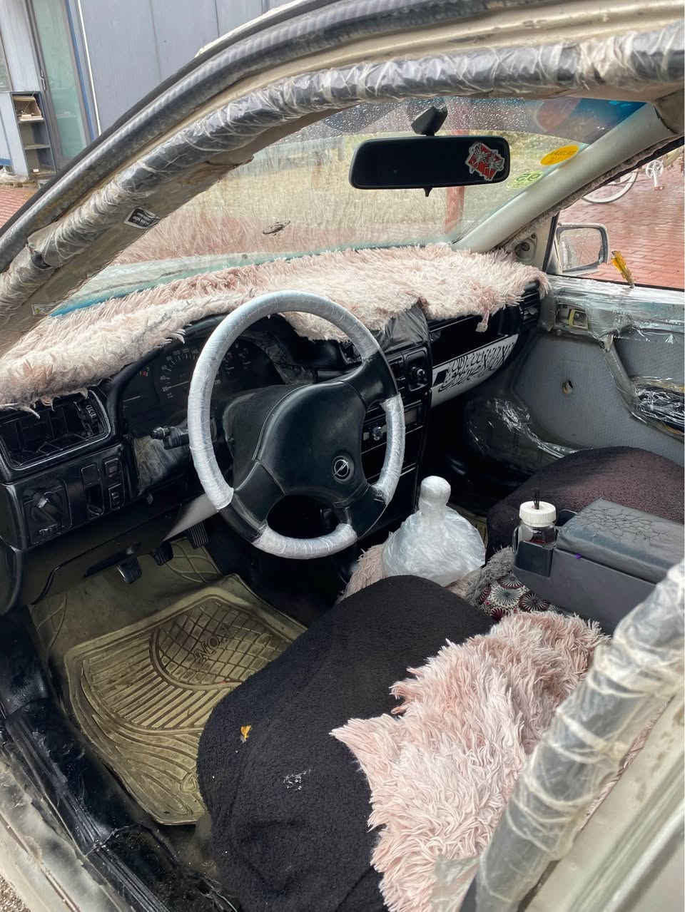 فرۆشتن و گۆرینەوە…..بەناوی خوای گەورە ئۆپڵ ڤیکرا ١٩٩٣ مەکینە ٢٠ گێر و مەکینە و تەقەو رەقەی بەشەرت سەیارەکە ئارمی ونبووە بە علوج دەی فرۆشم کەفیلی مالی مەدەنی دەکەم و موس و براوەی بەشەرت جوارتایەی تازە فلجە و لەیتی تازە جامی تازە پێش و دوای تازە داگیراوە تەقەو رەقەی تیانییە دەعم و لێدراوی نییە تەرجیل و مکەبەرەی سۆناتام بۆ بەستووە داژبل و بەرگە درگای لۆک لۆکە بەس ماشەلەی دەوێت سعری ١٢ گەلە کۆتایەتی لەسلێمانیم *********** السليمانية, العراق
