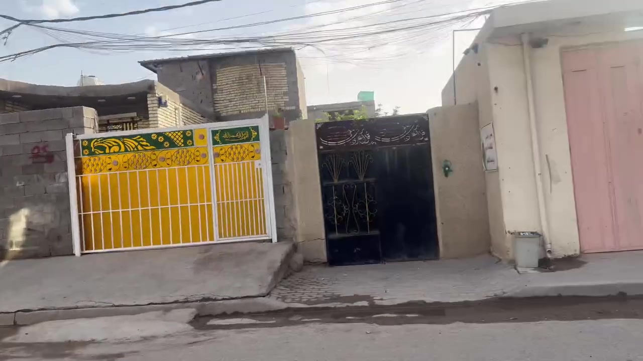 بيت للبيع الحميديه شارع المعسكر بل بدايه
محل مؤجر -استقبال-صاله- مطبخ - غرفتين -ترك 

كلشي موضح بل فيديو

المساحه ١٨٠ متر. السعر ٨٥ مليون وبيه مجال

*********** رقم الموبايل
