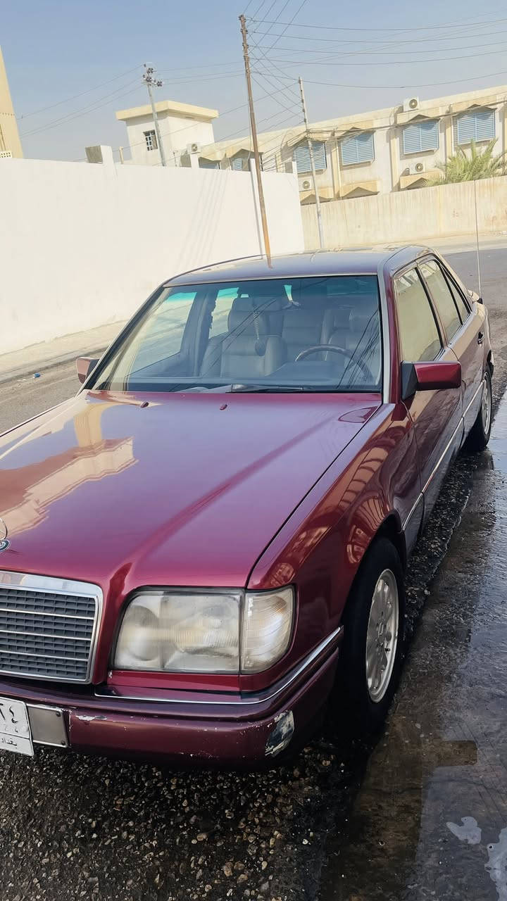السلام عليكم سياره مرسيدس بينز مديل 95
 محرك بلادي جديد 320 خراطيم سته سليندير 
كير جديد 
رقم بغداد باسمي 
تبريد شغال ثلج 
غرفة جلد 
جام كهرباء 
صبغ عام جماليه 
تخم تاير جديد 
حداديه كامله 
 دبل فيتبم 
مكاني النجف الاشرف للتواصل 
***********
