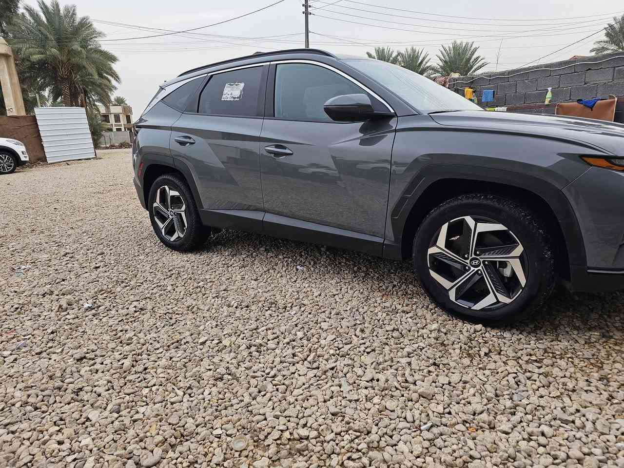 توسان للبيع رقم بغداد الجديد حادث جداً خفيف بونيد صبغ وجاملغ ايسر بارد فقط فول مواصفات  فتحةسقف جنطه كهرباء رادار كشن جلد كامره دواره كشن كهرباء شاشه دجتل ويل 19 وبعد بيها مواصفات مكانه بابل بكرلي رقم صاحب السياره ***********  أني مكلف بالنشر
