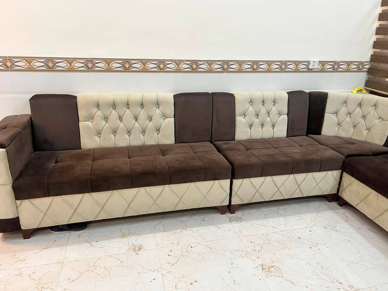 سلام عليكم ديوان ١٠مقاعد جديد ممستخدم شي قليل السعر ٣٥٠)***********
