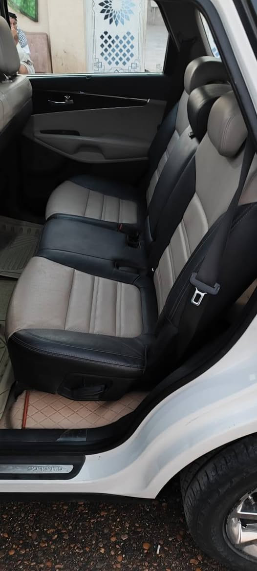 سورنتو 2015 خليجي 6 سلندر  بيها تبديل باب فقط أثر شخط. ماشيه 190 استخدام شخصي السعر 192 وبيها مجال *********** بيع مستعجل
