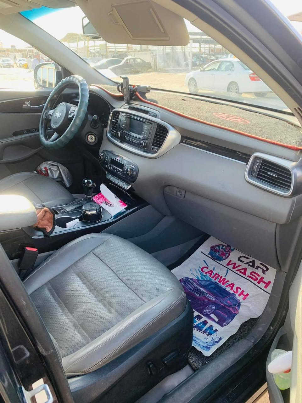 السلام عليكم من رخصه الادمن سورنتو 2016 وارد امريكي 6 سلندر رقم قادسيه حادث دعمايه  اماميه إرباك طاك مكان السياره ديوانيه بيه حالوبات قليل السعر 160 وبيه مجال ***********
