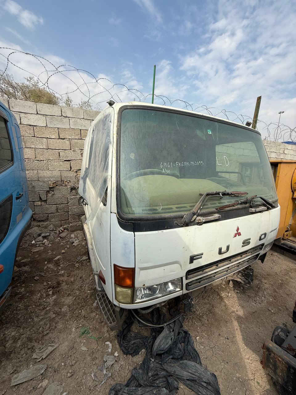 4
قماره
البيع 
مع ملحقتها 
كوريه 
ستيرن يمنه 

***********
