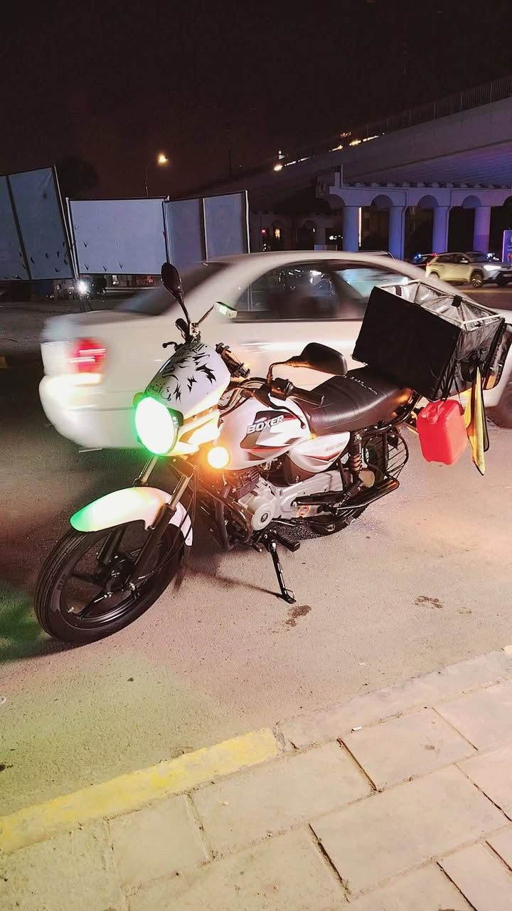 سلام عليكم بوكسر كلاسك للبيع موديل ٢٠٢٤ نازله ٢٤ كفاله عامه دراجه ماشيه 38الف دراجه جديده بمعنئ الكلمه مرقم بغداد دولي باسمي تحويل ثاني يوم السعر ٢٧٠٠ وبيها مجال رقم الهاتف ***********
