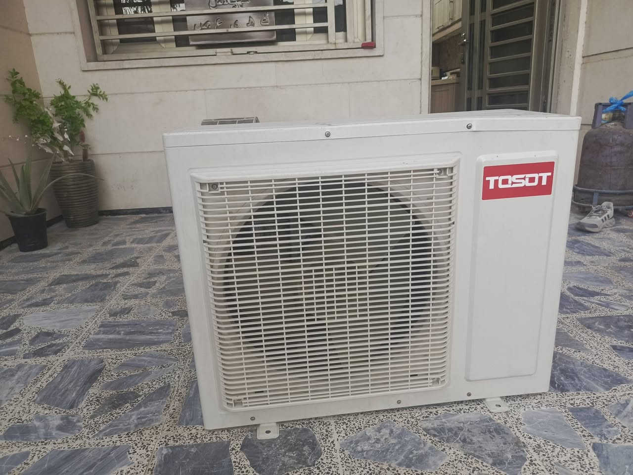 السلام عليكم سبلت توسوت طن ونصف (1.5) نوع الغاز R22 مستعمل موسم واحد ومضموم نضيف جدا ميحتاج اي شي جيب وشد السعر 400 الف بغداد البنوك ***********
