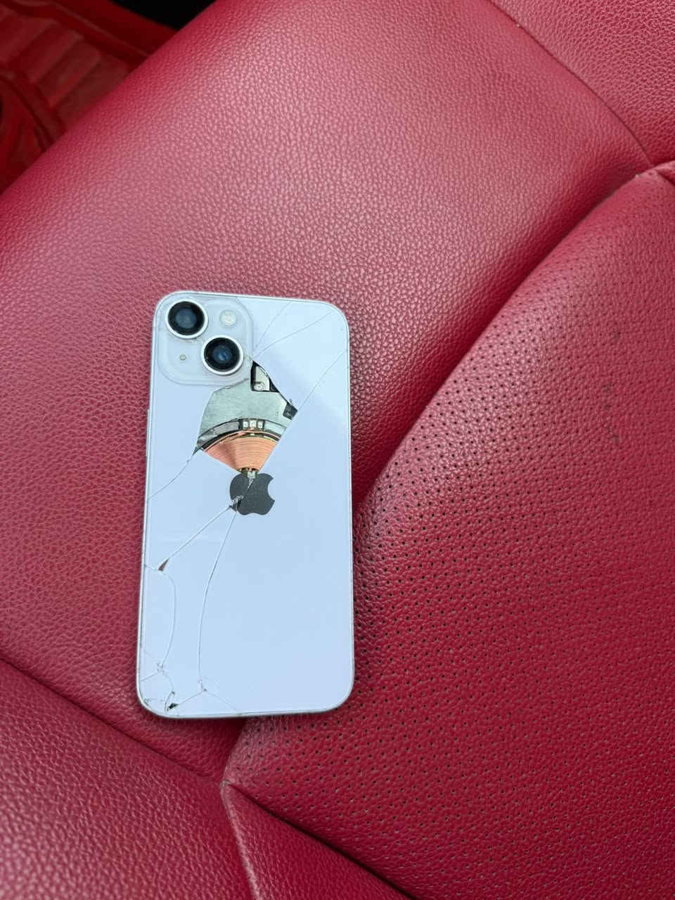 للبيع ايفون 14 برو مطور الكلاس مال شاشه فطر بسيط والضهر مكسور جهاز بلاد
السعر 390 الف 
مكاني بل يرموك 
***********
