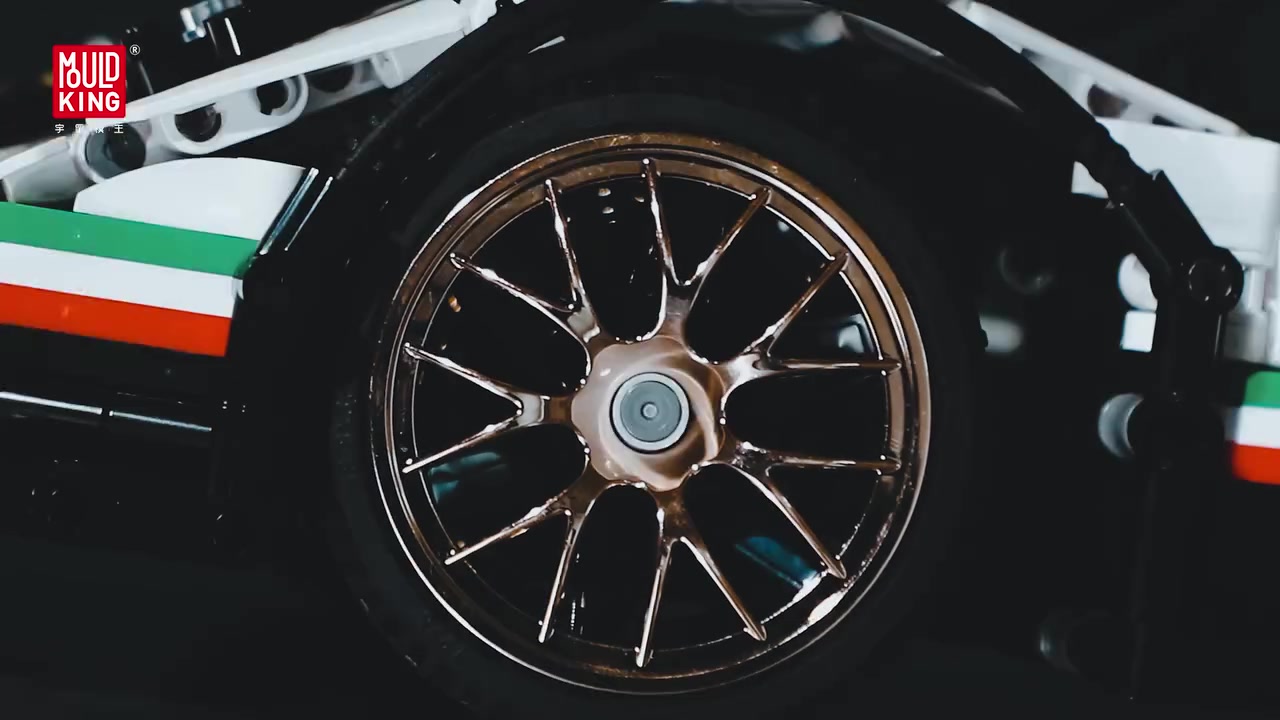مجموعة مكعبات البناء Mould King 13060 Pagani Zonda R، وهي نموذج لسيارة سباق خارقة تعمل بالتحكم عن بعد.المكونات: تتكون المجموعة من 2299 قطعة لبناء نموذج سيارة باجاني زوندا آر.التحكم عن بعد: تحتوي على أجزاء طاقة (موتورات وبطارية) تتيح التحكم في السيارة عبر جهاز تحكم عن بعد أو تطبيق هاتف ذكي.التفاصيل: يتميز النموذج بتفاصيل واقعية مثل أبواب قابلة للفتح، ومحرك مكبس، وتصميم يحاكي السيارة الحقيقية.
توفرة لدينا للبيع مع محركاتها جديد بالباكيت 
يوجد توصيل لجميع المحافظات 
واتساب ***********
