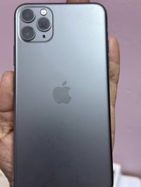 ايفون ١١ برو ماكس وتر فقط مبدل بطاريه تفصيخ اصليه سعر ٣٥٠بي مجال للشرا...