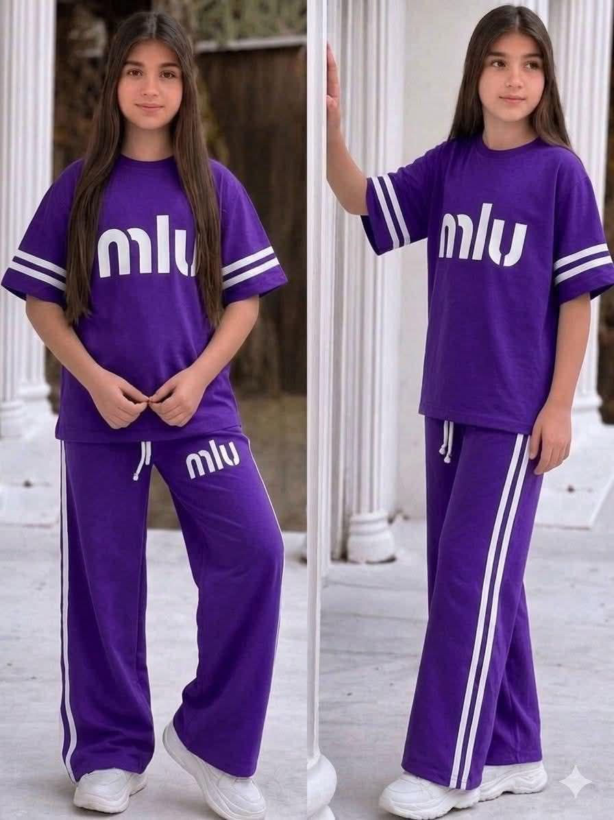� طقم بناتي كيوت وخفيف يجنن 💖
ستايل عصري ومريح للبنات 👌✨

🎀 متوفر بعدة ألوان حلوة:
💜 بنفسجي
🌸 وردي فاتح
❤️ أحمر
💖 فوشي
💚 أخضر نعناعي

📏 القياسات: 4 / 6 / 8 / 10 / 12

✔️ خامة ناعمة ومريحة
✔️ مناسب للطلعات والبيت
✔️ موديل مرتب وبسيط يلبك يخبل

🚚 التوصيل داخل المحمودية ألف اكثر من قطعه مجاناً 
السعررررر بلاش 7000 بس
📩 للحجز والاستفسار راسلونا خاص


**إذا كنت صاحب هذا الإعلان وتريد حذفه لأي سبب، رجاءا أرسل رسالة إلى الدعم الفني**