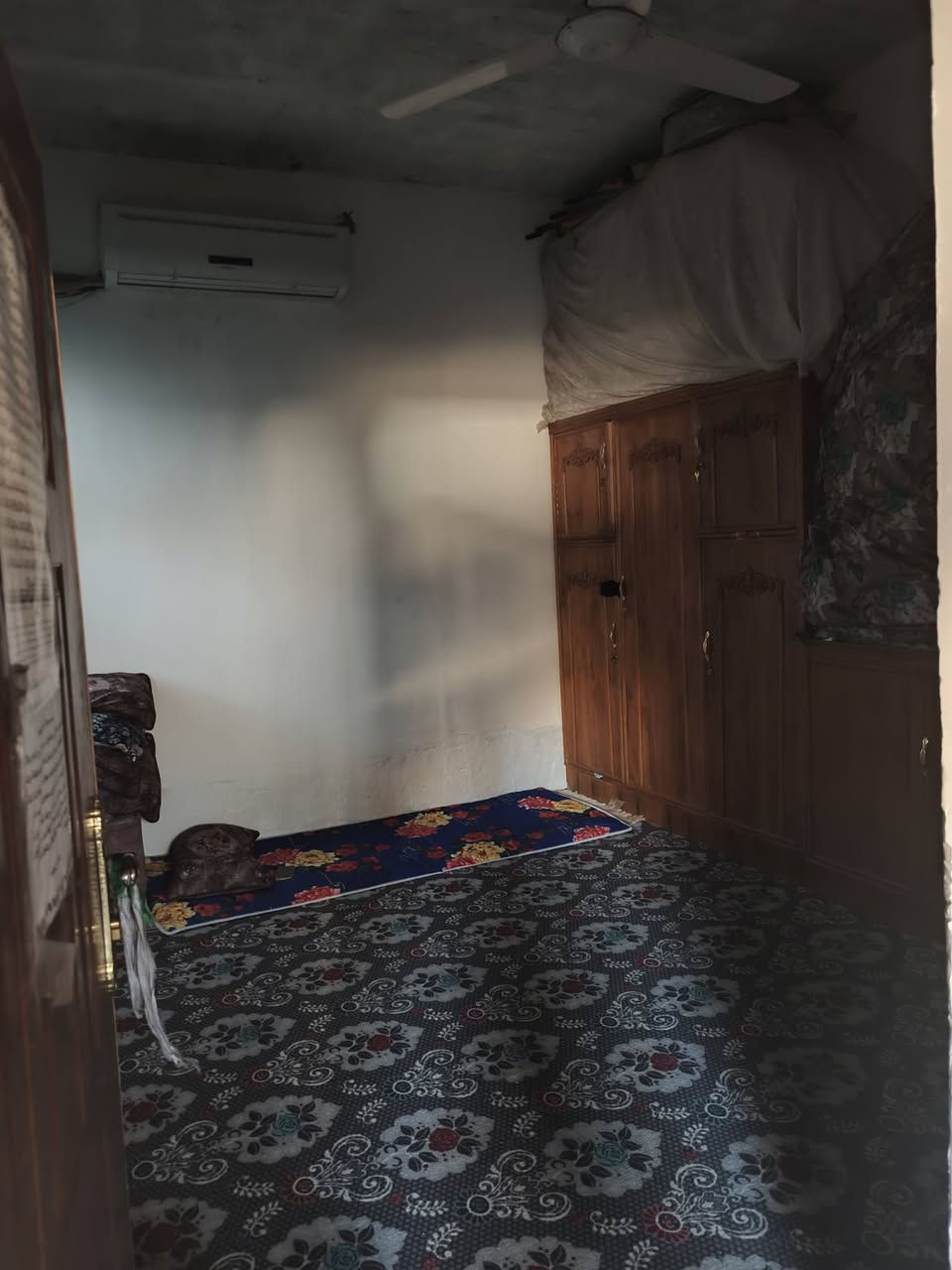 السلام عليكم
مشتمل للببع بحي الصناعي قريب المدرسه الايرانيه
مساحه 70مال علئله زغيره بناء طابوك وحديث 
بي غرفه 4*4
وغرفه 3*3
مطبخ مزغر. 3*2
صاله 5*3 داخلها حمام
بي كراج 7*2ونص
ركن  على شارعين  صب 
الاستفسار الاتصال على رقم
***********
