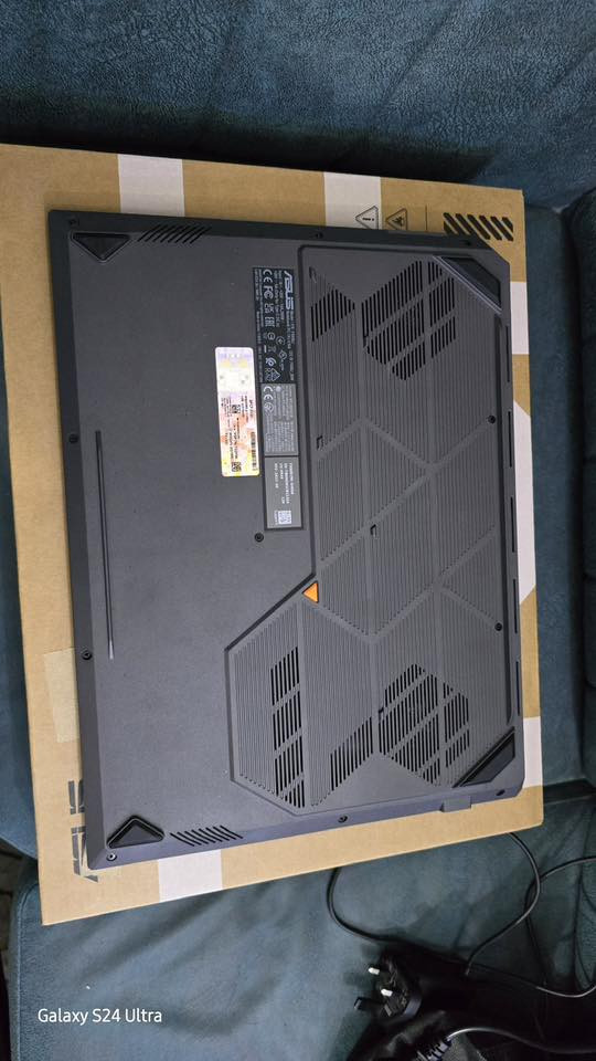 السلام عليكم
لابتوب كيمنك للبيع 
اسوس core i7 الجيل ال١٤
١٦ كيكا رام ddr5
٥١٢ اس اس دي
كارت شاشة. ٥٠٦٠ ار تي اكس ٨ كيكا
الشاشة تردد ١٦٥ هرتز 
وياه وندوز اصلي
الجهاز اشتريته قبل اسبوع ب٢،٢١٥،٠٠٠
وبي وصل الشراء والضمان لمدة سنة شركة العالمية
رايده هسه ب٢،٠٥٠،٠٠٠ 
مليونين وخمسين الف 
موجود ببغداد الكرخ 
التواصل ***********
