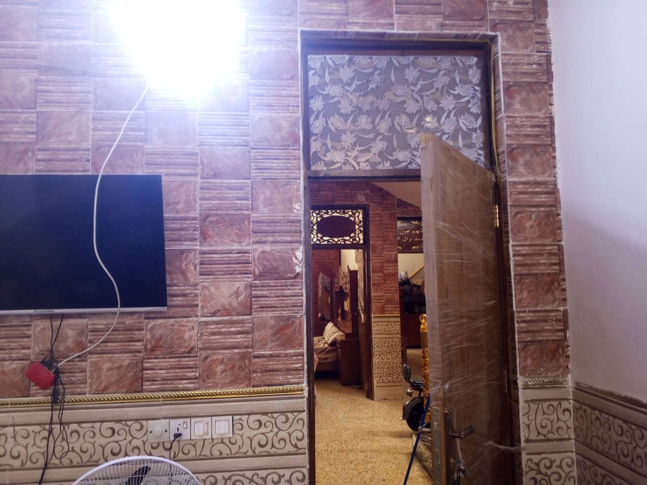 سلام عليكم دار للبيع مساحه ١٥٠م واجهه ٧ونص ونزل ٢٠ السعر مناسب الاستفسار على هذا رقم *********** قرب شارع ٨٠خلف محاطة بانزين خانه اضواء الحله ثاني بيت عن شارع بيت درجة اولى
