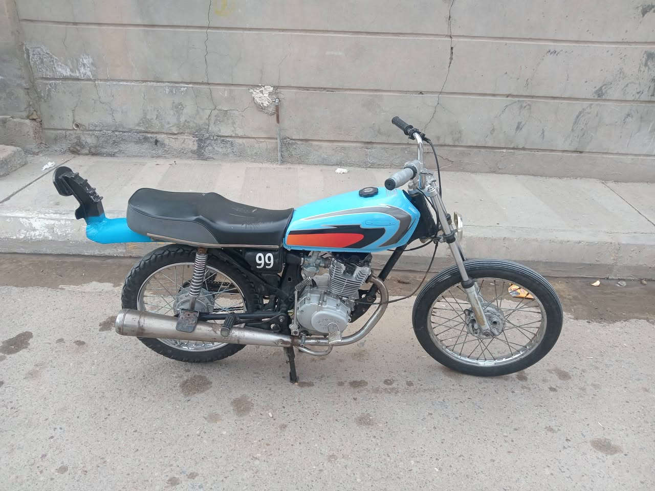 اربعه للبيع بيه صوت بل مكينه كملن يحجي شكل واحد يكلي تفيلس واحد كرام شفت حرت ب٢٥٠  ***********
