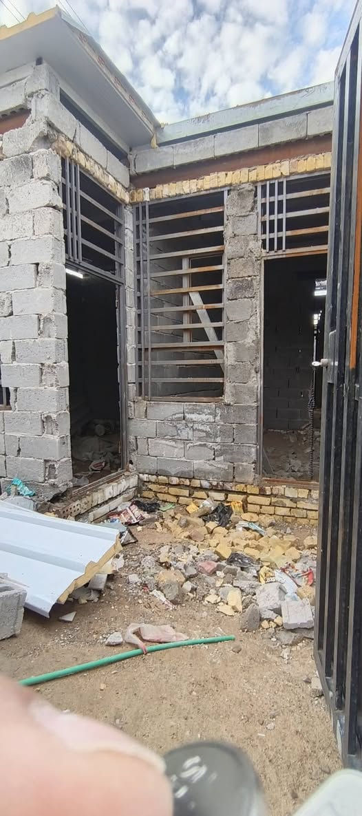 السلام عليكم 
بيت للبيع #مساحه 100متر بناء درجة أوله ومرتب غرفه و صاله و مطبخ استقبال صحيات ادخل وخارج عوزه كهرباء ولبخ الداخل 

العنوان شارع الصب مقابل قريه الغدير بشارع المطحنه 

#السعر 18وبيه مجال 

 #اتصل عل رقم فقط ***********
