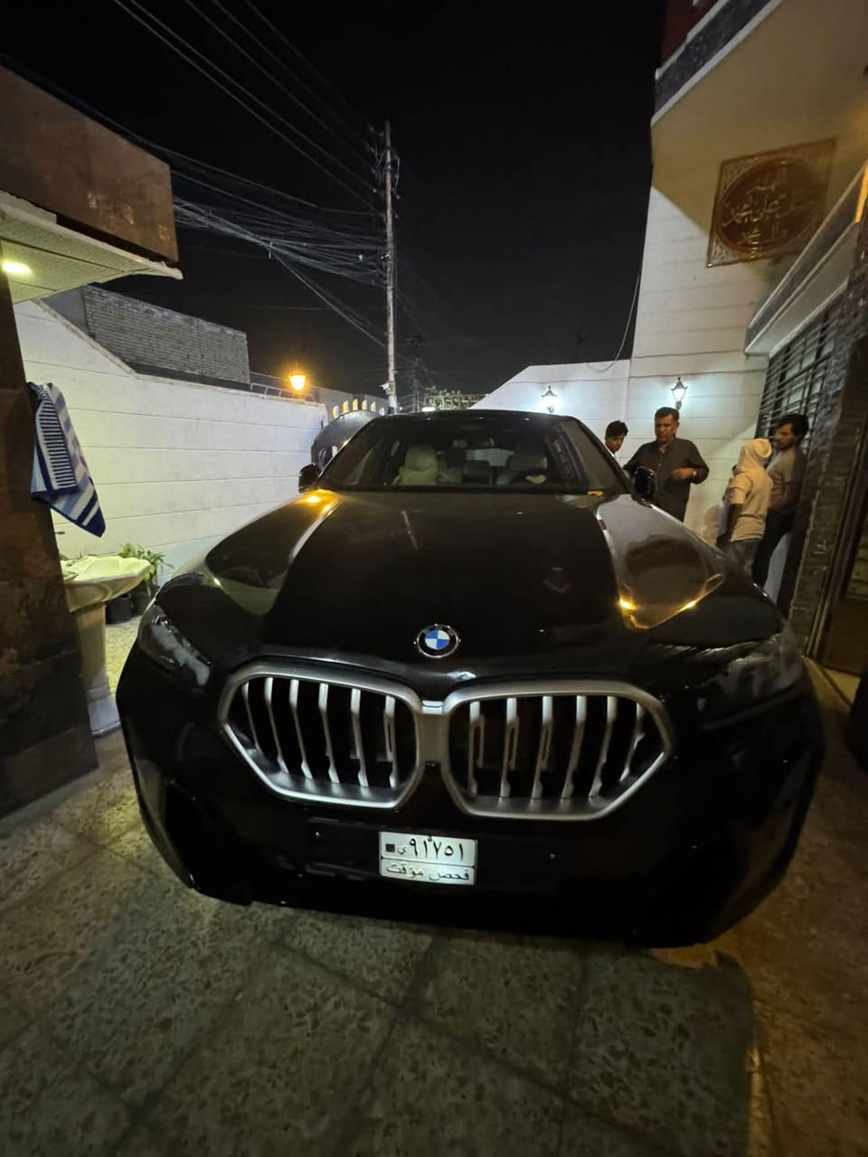 تم تبديل زجاج مضلل BMW X6,2023 
ب المسموح به من قبل المرور مع الختم وضمان العزل واللون للجام يتوفر لدينا شد موقعي مجاناً مجاناً 
يتـوفر لدينـا جميع أنواع زجاج السيارات الاصلي✅👍🏻. مع الشد الموقعـي وضمان ركوز العمل🛠️.📍محلات عبـد لزجاج السيارات بأدارة سجاد القريشي  ***********☎️. عنوان محلاتنـا بغداد تقاطع الشيخ عبد القادر
