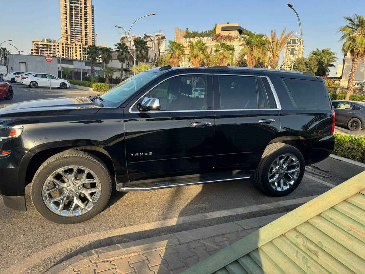 تاهو موديل 2020 ( بــريــميــر  ) خليحي اعلى مواصفات  فورويل سلايد ماشيه 82 الف كم حقيقي
حالة السيارة ممتازه صيانه 100% 
‎المواصفات:
‎فول مواصفات 1/1
‎8V 5.3 محرك
‎سلايد (فتحة قمارة)
‎كراسي جلد 
‎كراسي كهرباء
‎كراسي خزن(ميموري)
‎كراسي تدفئة+تبريد
‎كراسي خلفيه كهرباء
‎كراسي خلفيه تدفئة
‎تبريد خلفي شاشه
‎شحن الهاتف لاسلكياً
‎ثلاجة
‎رادار
رادار جانبي
نظام الحفاض على مسار السيارة
قيادة ذاتيه
‎كروس سرعه
‎خمس بصمات
‎فول تحكم استيرن(جهتين امامي+جهتين خلفيل
‎استيرن كهرباء
‎استيرن تدفئة
‎شاشه عرض الأعطال 
‎صندوق كهرباء(شفط)
‎فتح صندوك تلقائياً عن طريق القدم
‎دبل گير(عادي+اوتوماتيك)
‎دبل حساس(امامي+خلفي)
‎نظام تحكم بمستوى الضوء الداخلي
‎مانع تزحلق
‎پدل كهرباء (تحكم كهربائي بالبريك و البنزين)
‎نظام فتح الابواب لاسلكياً
‎فورد ويل
‎شاشه اماميه كبيرة اصلية
‎كامره خلفيه 
‎تشغيل عن بعد
‎قاصة سرية
‎اشارة بالمري
‎مري كهرباء(شفط)
لايت LED
LED امامي
سيتم صوت ماركة BOSS
رقم ومكان السيارة اربيل  
السيارة معمولها بولش مع نانو سيراميك  مع تغليف البنيد والدعامية الامامية ب PPF
ملاحظات السيارة تعديل PDR ١٠ سم بالجامرلغ الامامي اليمين
١٥ سم كارت صبغ بوسط باب السائق
لمعرفة باقي التفاصيل والسعر الاتصال ع الرقم ***********
