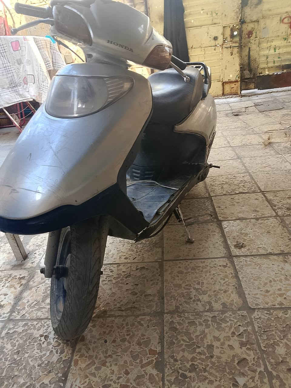 السلام عليكم دراجه سبيسي ياباني بيه نواقص كبريتره تعبانه وتاير طاك ياردله ترتيب ابيع كوم حديد سعره 150 مكاني بغداد الحريه ***********

