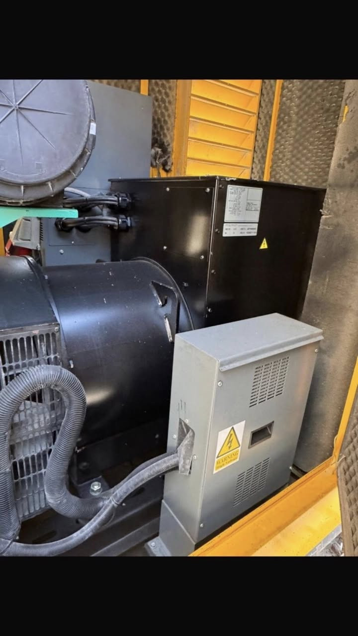 📢 إعلان بيع مولدة (بحرية/صناعية)
السلام عليكم ورحمة الله وبركاته..
متوفر مولدة ضخمة للبيع بمواصفات ممتازة:
🔹 السعة: 500KV
🔹 نوع المحرك: كامنز شبح (Cummins) - غني عن التعريف بقوته.
🔹 الحالة: المولدة كلش مضبوطة وشغالة 100%.
🔹 الملاحظات: المحرك مفتوح (مصلح)، لكن بشرط النظافة:
• بدون بخار ❌
• بدون دخان ❌
• بشرط الفحص والضمان ✅
📍 الموقع: السليمانية
💰 السعر: 165 ورقة (وبيها مجال بسيط للشراي الطيب).
📞 للاستفسار والتواصل:***********
