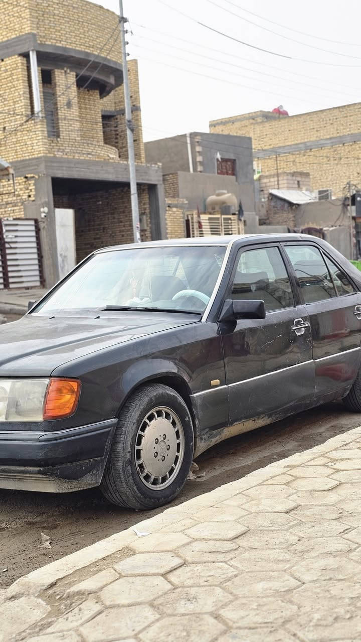 السلام عليكم سياره مارسدس دب مديل 1991
سياره نضيفه  سياره جاهزه من كلشي حداديه 100/100
محركه،300000ففتي
القواعد سليمات بس وحده مقويه بس ما بيه شي بس مقوايه   غرفته جديدده ما بيه نقص السياره 
مكاني الناصريه حي العسكري بس الشراي ينتصل  ***********
السعر 55وبيه مجال
