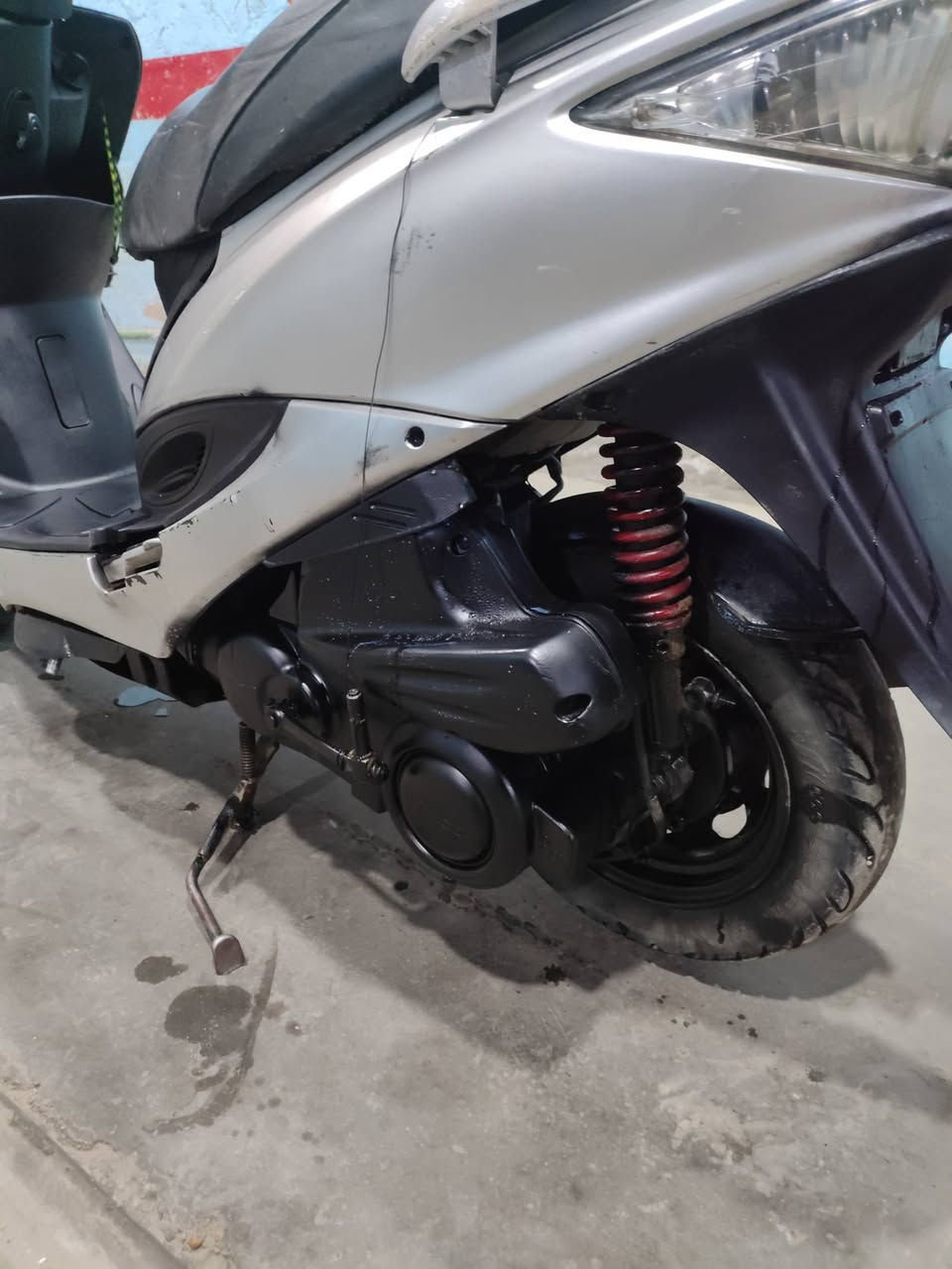 سلام عليكم كامكو جي فور للبيع كهربائي  كله شغال  
المكينه إلي بدراجه بيه خيط بخار من تحمه يكطع +
معه مكينه مال حاويه وياه ابيعلك مكينه وياه 
السعر 350وبيه مجال 
العنوان نجف حي السلام قرب كراج بغداد 
للاستفسار رقم الهاتف
***********
