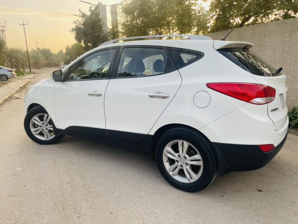 سلام عليكم وتحية طيبة للبيع توسان 2013 خليجي فول مواصفات شاشة كبيرة بانوراما محرك 2000 باقي مواصفات. معروفة بيهة جاملغ وبنيد تبديل نفس لون  رقم بغداد ستفسار *********** سعر 132 بيهة مجال قليل
