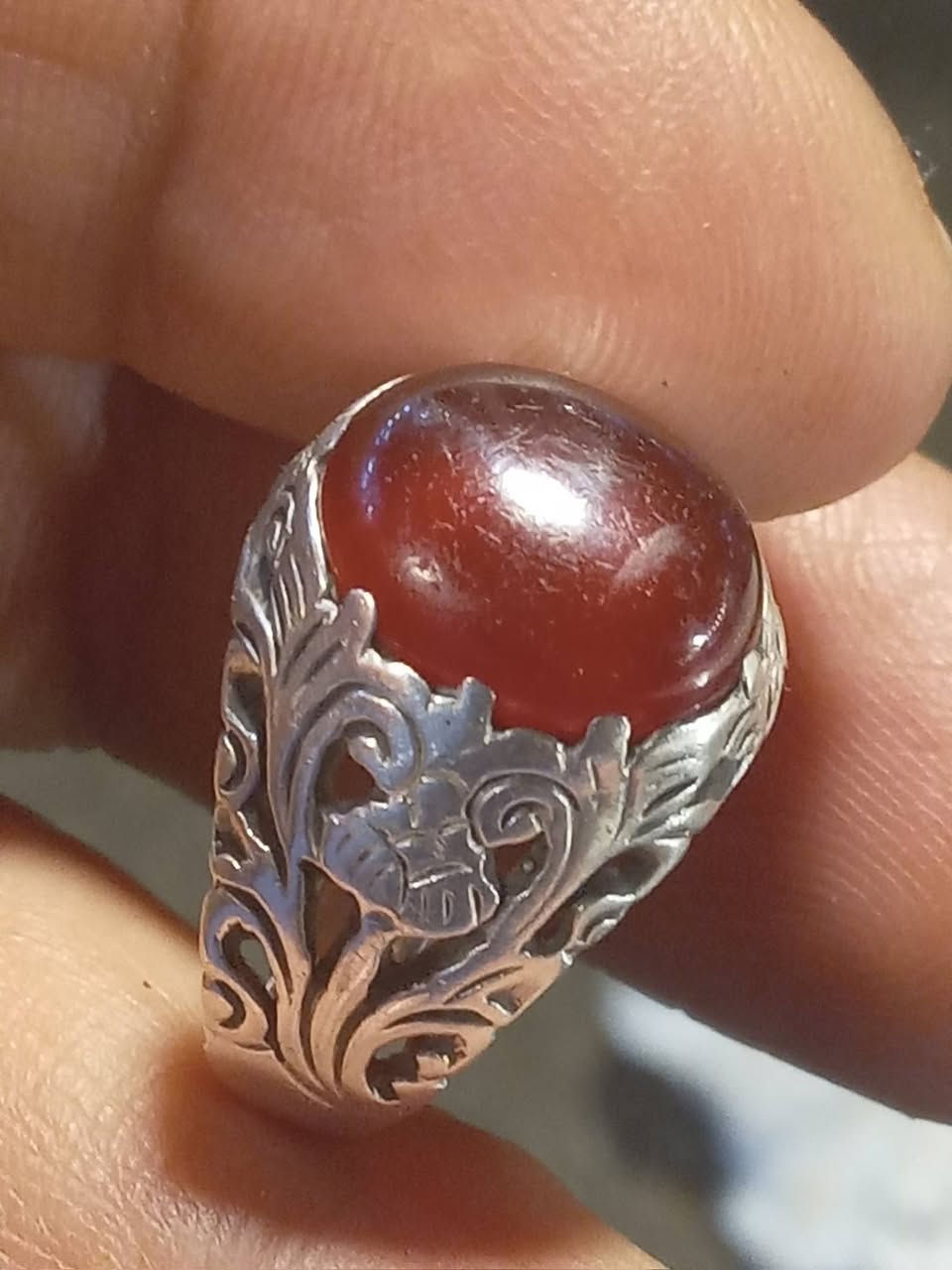 عقيق يماني قديم بالذمة صياغه يدوية جميله قياسه ١٨ ١٩ مكاني بغداد البياع توصيل موجود السعر ٢٥ الف


**إذا كنت صاحب هذا الإعلان وتريد حذفه لأي سبب، رجاءا أرسل رسالة إلى الدعم الفني**