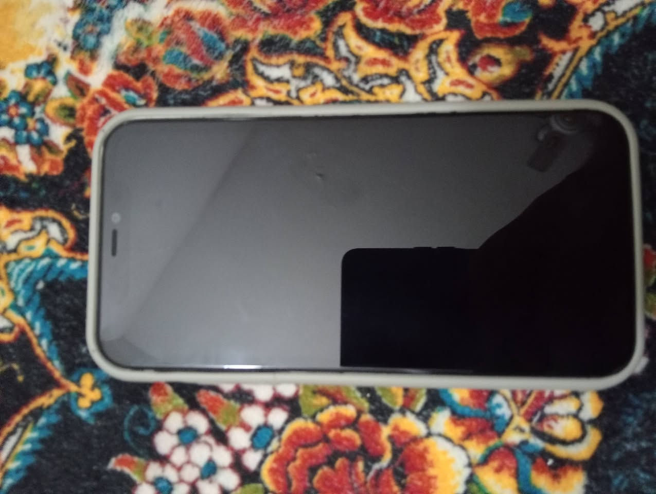 ايفون 11 عادي /ذاكره128/ مبدل بطاريه وضهر زجاج بطاريه90 الجهاز نضيف سعره200 الاستفسار / ***********
