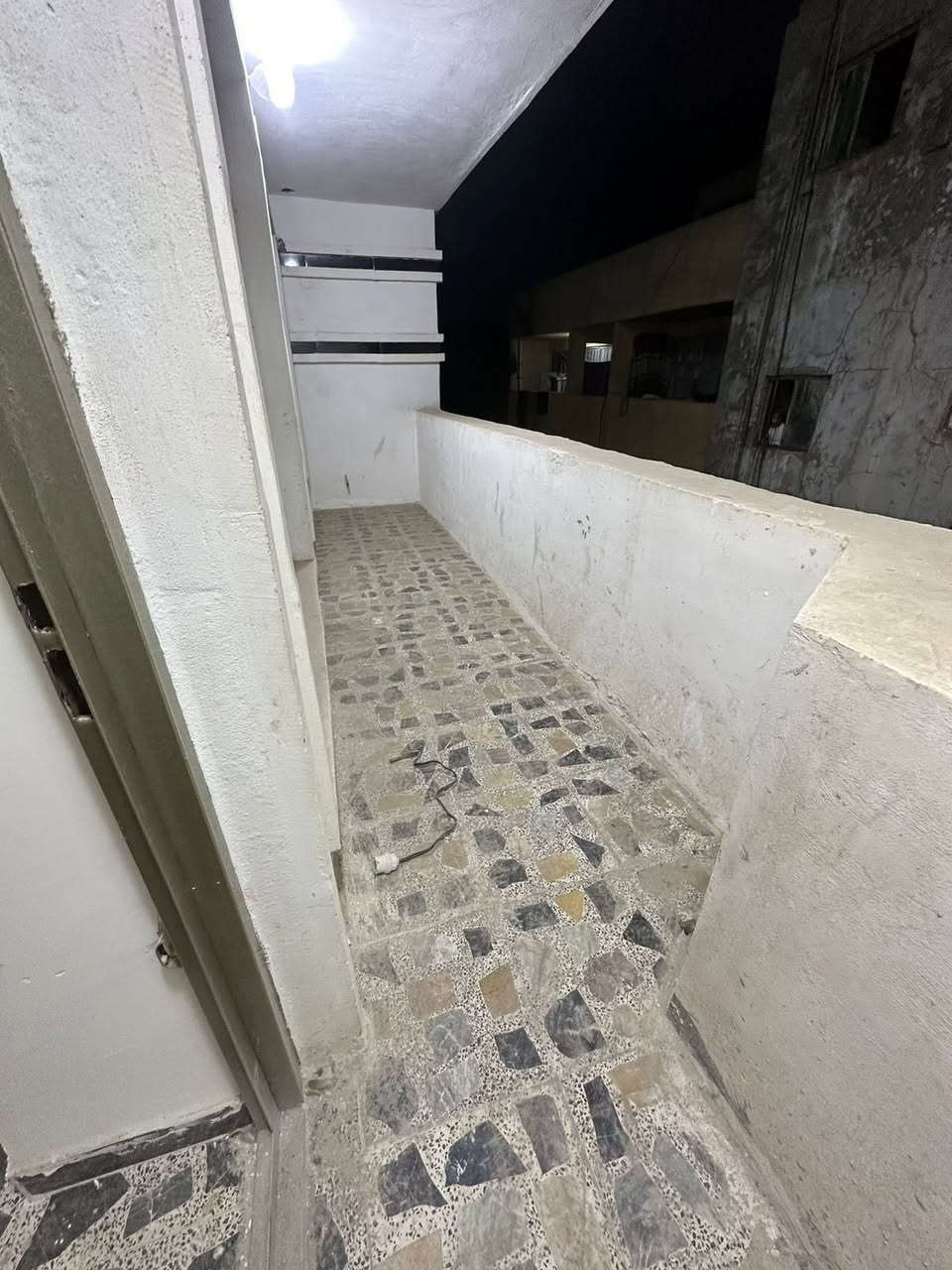 السلام عليكم توفرت شقة الايجار مساحه 120 طابق ثاني تحتوي الشقة على( صالة كبيرة وغرفتين نوم ومطبخ وحمام وبلكونه وملحقات) المكان بغداد الجديدة قرب مستشفى العلماء الاهلي علما ان الشقة سكن (للطلاب، وعمال،وشباب ،وعوائل) الاستفسار الاتصال على الرقم         ***********الاستفسار يجي خاص
