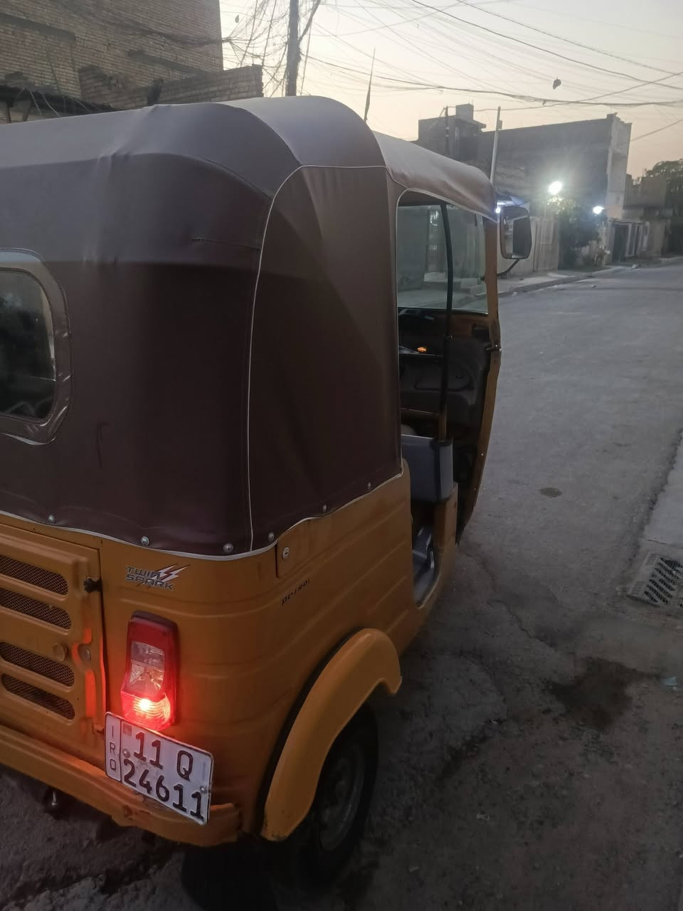 سلام عليكم تكتك موديل 2019مضلع رقم وسنويه تحويل مباشر السعر 5600وبيها مجال المكان بغداد حي البتول رقم الهاتف ***********
