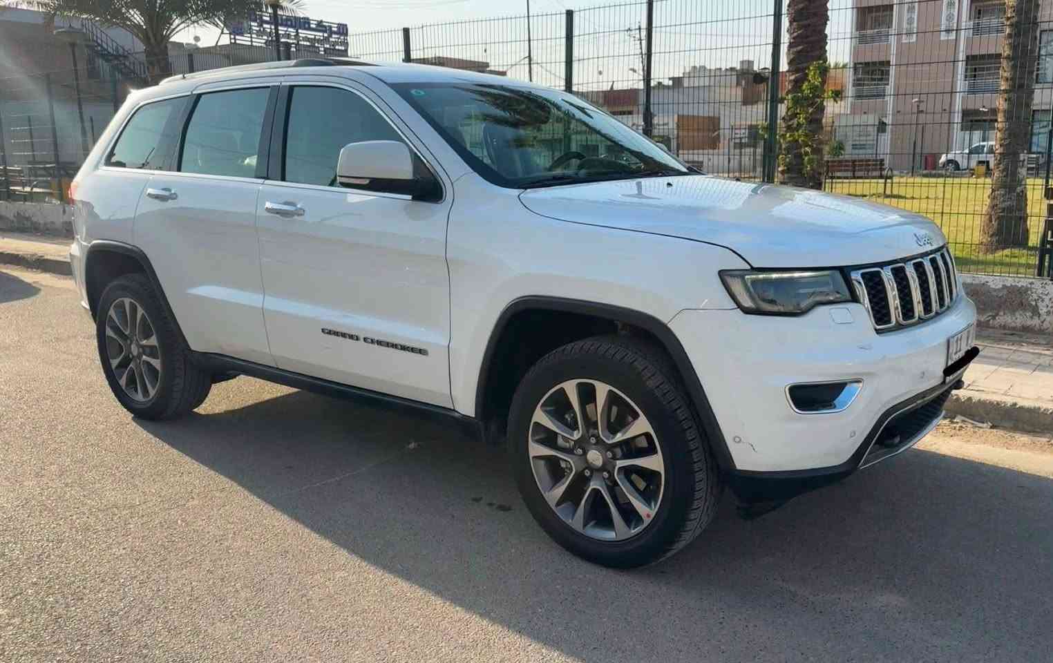 السلام عليكم ..
للبيع جيب ٢٠١٨ وكالة هارلم خليجي بلاص ٣ شاشات فول ١/١
رقم بغداد الجديد سنويه ب اسمي سياره جداً نظيفه 
محرك ٦ سلندر مكفول + كير مكفول
بدون اي نقص وشرط الفحص سيارة كفالة من الحادث فقط جاملغ امامي صبغ اثر شخوط وعندي صورة قبل الصبغ 
المواصفات:-
١- محرك ٦ سلندر ( ٣٦٠٠ ) 
٢- فتحه ( بنوراما ) 
٣- بصمة تشغيل + بصمة ابوب + تشغيل عن بعد 
٤- شفتات ستيرن 
٥- شاشه كبيره + كامره 
٦- مري شفط + اشاير مري 
٧- كشنات حضن + كهرباء + تدفئه تبريد 
٨- خزن ميموري 
٩- ماشية ٧٠ الف كيلو 
١٠- لد نهاري + لايت زنون 
١١- اطفاء ذاتي + دكمة SPORT 
١٢ ماوس + فور ويل 
وبعد هواي مواصفات ملاحظه (( سياره مكفوله من حادث فقط جاملغ امامي صبغ اثر شخوط وعندي صورة قبل الصبغ ))
عنواني بغداد حي الجامعة 
السعر ٢٣٥ ورقة 
***********
