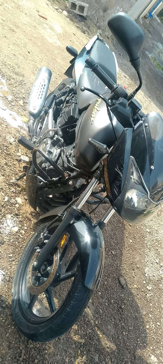 بولسر نيو 150 دراجه نظيفه كلشي بيه شغال ماشيه37 موديل21 
نقص كفر جانبي فقط بدون اوراق اكفلك كلشي تاخذها من البيت 
*********** المكان بغداد الراشدية مقابيل الحسينية السعر  مليون وترهم مراوس اب ايراني فوكاها فرق
