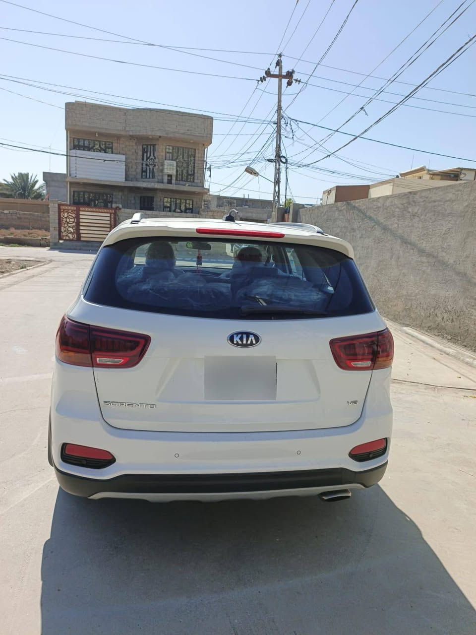 سلام عليكم.. 
‏كيا سورنتو موديل 2018شكل 2020
‏خليجي مكفولة كفالة عامة
‏السيارة ماشية 77
‏رقم السيارة بغداد بأسمي تحويل ثاني يوم 
‏مواصفات السيارة 
‏بصمة
‏بصمة ابواب 
‏مكينه 6سلندر 3500
‏كير 8 نمر
‏7راكب
‏بانوراما
‏3قطع تبريد
‏شاشة كبيرة 
‏جنطة كهربائي شفط
‏كشنات كهربائية 
‏بردات تضليل خلفية 
‏نظام ترحيب 
‏يدات نيكل 
‏علامات دوسة ضوئية
‏ويل كروم 19
‏اشاير بل مري + مري شفط 
‏تحكم ستيرن جهتين 
‏لايت زنون عالي ناصي 
‏حساس امامي خلفي 
‏لايت ثلاث عدسات 
‏دبل شباك نيكل  
‏مكان السيارة ديالى (خان بني سعد) 
‏سعر السيارة ( 255) 
‏رقم الهاتف (***********)
متواجد واتساب
