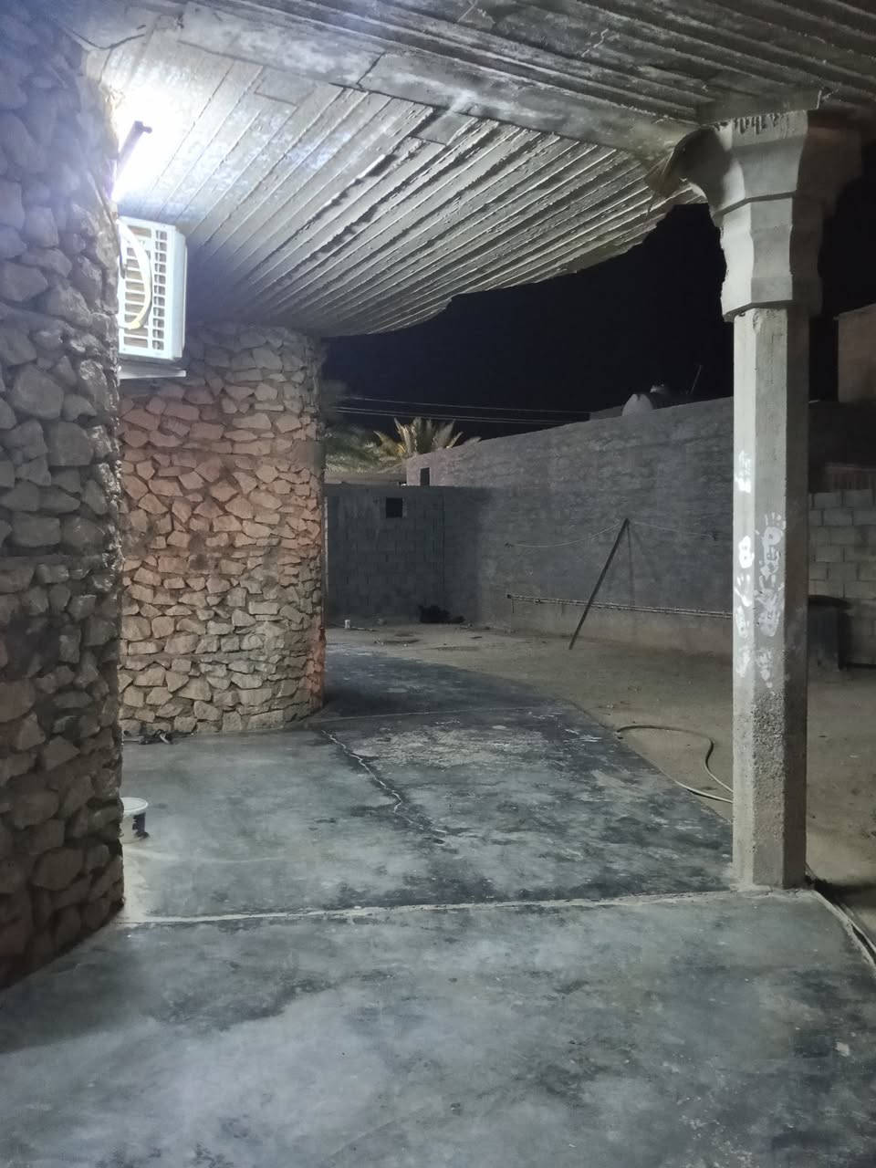 السلام عليكم ورحمة الله وبركاته بيت للبيع قرب مركز شرطة بروانه طابو مساحته 600متر من عده المحل عليه طول 9امتار والعرض خمسه السعر 80 مليون رقم صاحب البيت ***********
