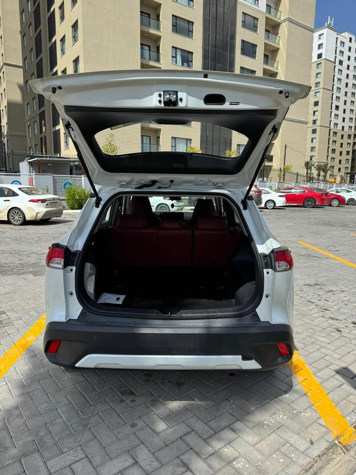 السلام عليكم تيوتا كروز موديل 2025 ماشيه 10 الف مكفولة من الصبغ والبارد من الدعامية للدعامية فتحة بصمة كامرة خلفية رادار امامي مكينه 2000 مو 1800 عليها اضافات $800 حمالات كماليات ارضيات دوشمة كاملة منظومة زنون كاملة + بلوجكترات زنون مكانها بغداد حي الجهاد 
باسمي تحويل ثاني يوم 
 ***********
