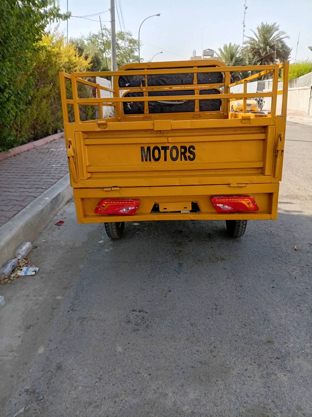 السلام عليكم ستوته شحن للبيع صارله سنه يمي موديل ٢٥ استعمال قليل كلش حتى مماشيه شي كلش قليل وتركتها وبطاريتها كعدن كلهن شتريتلهة تخم كامل جديد بس البطاريات ٢٢٥ الف واريد ابيعها ممحتاجها رايدها ٩٠٠وبيها مجال للعلم ماخذها بمليون و٨٥٠ الف ستوته جاهزه من كلشي لا خياس ولا حتى بنجر واحد بيها برغي مناقصها مكاني بغداد قرب مجلس محافظه بغداد اي استفسار ***********وتساب محمول للشراي