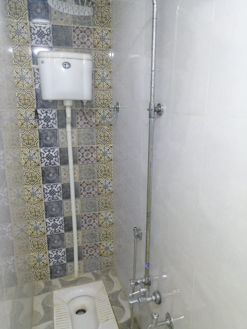 🏡 دار للإيجار – النجف / حي السلام

📍 الموقع: النجف – حي السلام

🔹 المساحة: 100 متر
🔹 البناء: طابق واحد
🔹 الدار: جديدة جداً (زيرو)

✅ مناسبة للعوائل
✅ موقع هادئ وسكني

💰 سعر الإيجار:500 ألف دينار شهرياً

📞 للاستفسار والمعاينة:
مكتب اليسر للعقار والمقاولات العامة
📍 النجف – حي السلام – شارع أبو دجاج
فرع حي الجامعة، جوار محطة غسل يعقوب الدين

📱 ***********
📱 077196332
