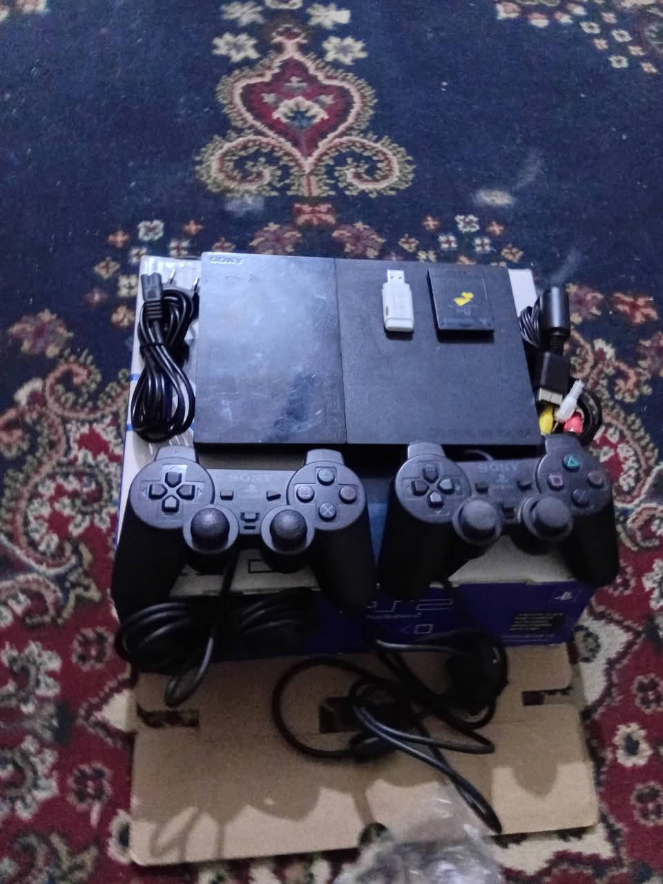 للبيع بلي تو٢ جديد لوك ممامفتوح مع محلقاته كافه يدات عدد ٢ ريموري فلاش بيه ١٠٠ لعبه الجهاز لوك الشراي يتصل ويدلل سعره ٤٥ الف *********** بغداد م الصدر
