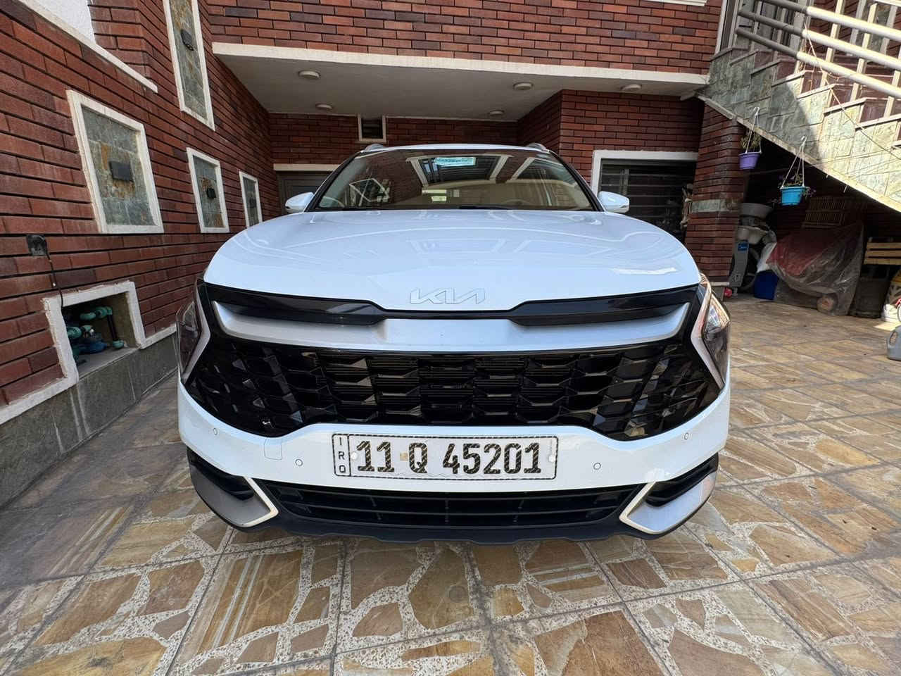 السلام عليكم 

🚘 كيا سبورتج موديل 2024  
خليجي وكالة الدولية  
ماشية 52 ألف كم فقط  
مكفولة كفالة عامة

▪️ تشغيل بصمة  
▪️ إنارة ترحيب  
▪️ مقاعد أمامية كهرباء  
▪️ تدفئة مقود ومقاعد  
▪️ ويلات 19 كروم  
▪️ حساسات + كامرة خلفية  
▪️ السيارة نظيفة جداً وبحالة ممتازة ✨
السعر 213 ورقه وبيها مجال بسيط 

📞 للاستفسار: ***********  
📍 العنوان: الدورة — شارع أبو طيارة
