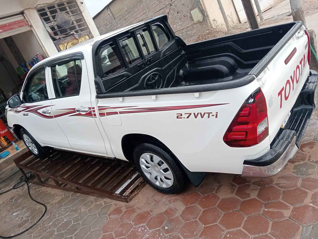 بيكم للبيع 2016 هايلكس سياره مكفول كفاله عامه عدا بارد قليل سياره تخم تايرات مكينه كير عادي العنوان كوفه السعر خاص هاتف ***********
