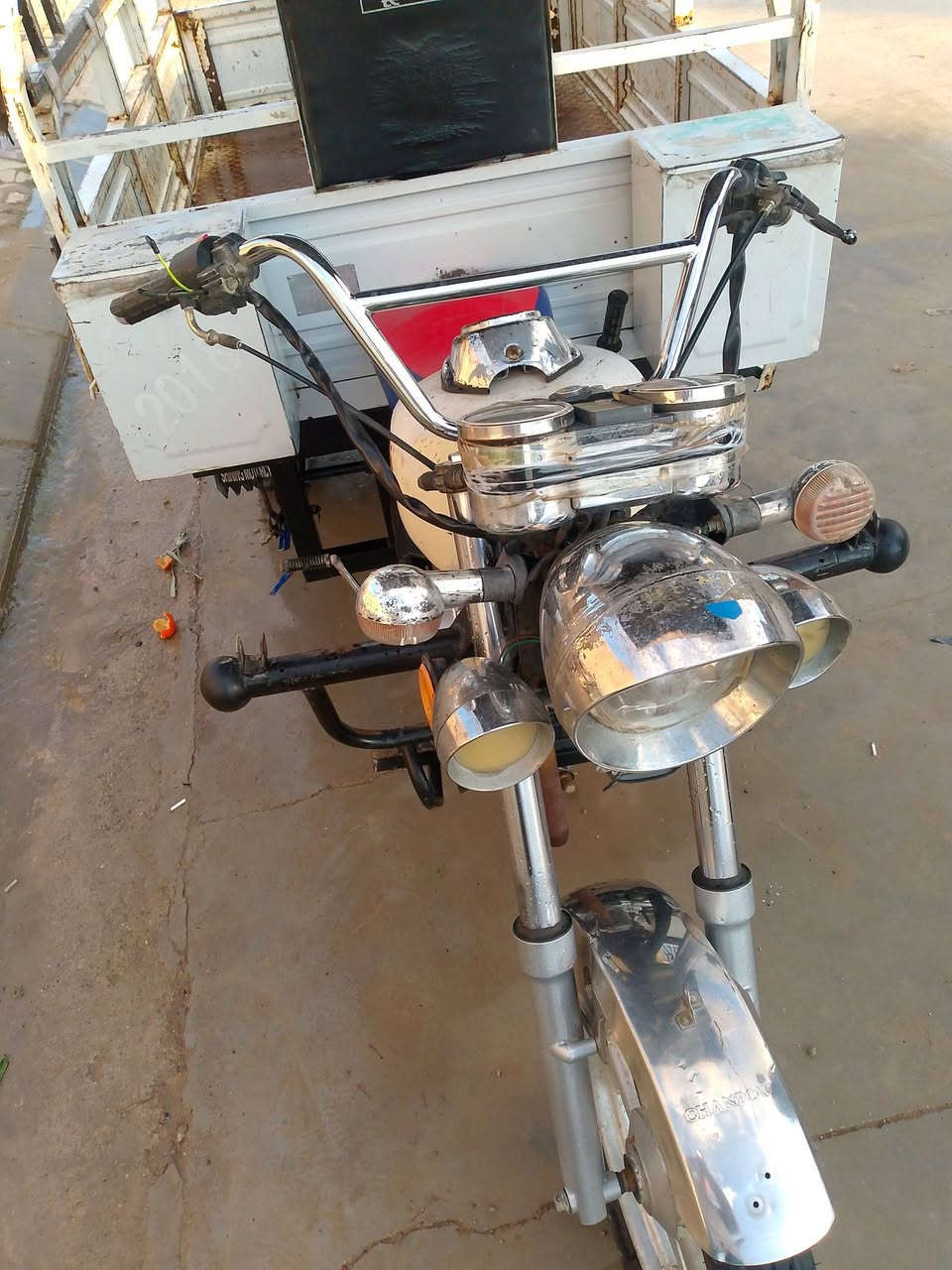 السلام عليكم ستوته للبيع موديل 18 محرك 24 نظيفه بدون صبغ بالشرط محرك شرط كهربائيات شغال شاصي احلا من الصور   مع الجنج مال جناي  سعر مليون و300وبيه مجال 
***********
