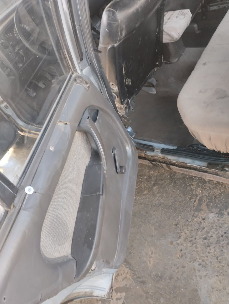 اوبل ستيشن موديل 87رقم انبار سنويه 26بسم صاحبي تريد وكاله خاصه تريد تحويل سياره مال عماله تفيد بلاديه بدون صبغ مسمكره بدون صبغ بيه طخه بل باب السايق وبيه بل جاملق الخلفي موظح بصوره كير عادي اقتصاديه متصرف محرك محور لكنزه يبخر ياكل تجفيت بزايد 300الف ينزل من سعر السياره 
مكاني فلوجه حي شهداء يم جامع الشمري 
سعر16وبيه مجال اكفلك بتتحويل وبصوليات وغرامه الباقي كوم حديد سياره شغاله كبل لشارع 
ملاحظه للبعض مو لكل جماعة ال 10ورقات لتعلق اعبر المنشور لتكسر بحلال الناس 
متواجد وتساب و وفيس 
***********
***********
