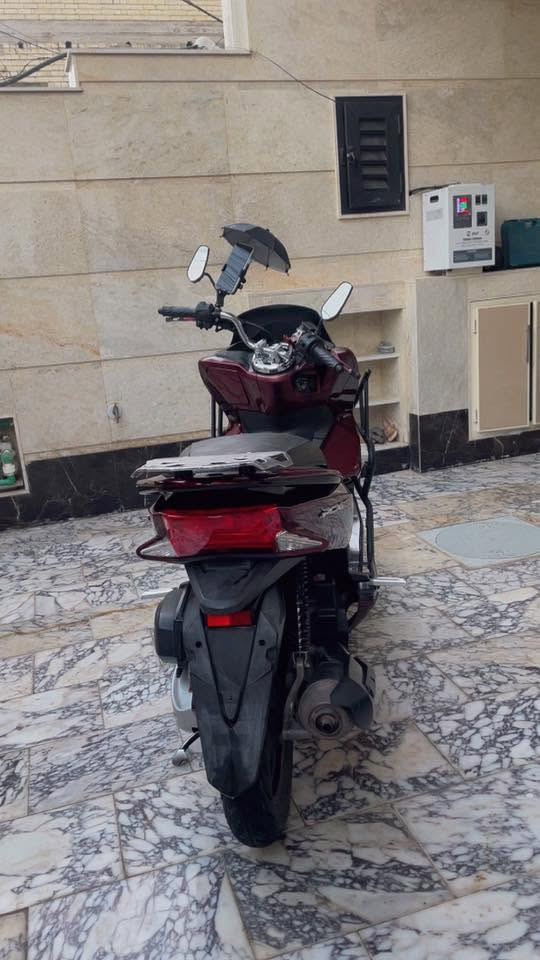 سلام عليكم 
PCX ياباني اصلي جيل ثاني 
خير من الله الدراجه ماشيه 50
الدراجه 150 نضيفه علا ايدي مال مثقفين
كهربائيات شغاله كلها اي نقص ترجعها الي 
حساسات مري باله اصلي الدراجه قبل شهرين نازله من الرمبه 
سعرها 16$ وبيها مجال حك الجيه وال ورق احسبه عل 150مو مثل الجماعه
اوراقها ب اسمي اكفلها من السرقه وتشتريها من باب بيتي 

للمعلومه المكينيه انضف من الي ابالك وممفتوحه 
برغي ممفتوح 
اسف عل اطاله بس الدراجه شسولف عنها قليل 
مكاني الشعب مقابيل جامعه الامام الكاضم
للاستفسار اكثر 
*********** 
ممتواجد خلص ابد بس رصيد 
🤍🤍
